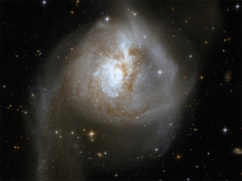 Когда Галактики Сталкиваются - NGC 3256